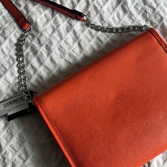 Tangerine rosette guess purse, tags on, never worn - Picture 3 of 4